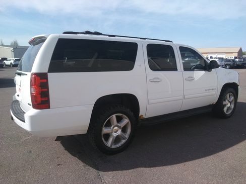 Used 2011 Chevrolet Suburban LT w/ Luxury Package image 5