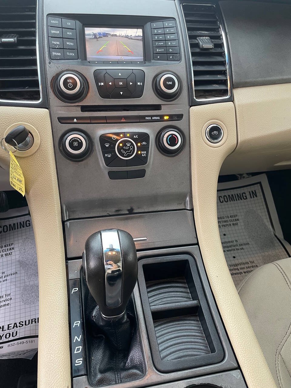 Used 2018 Ford Taurus SE FWD image 8