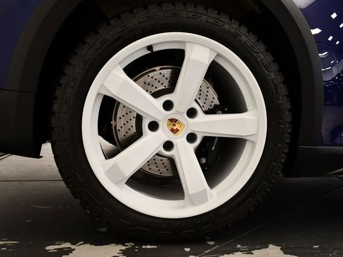 Used 2024 Porsche 911 Dakar image 18