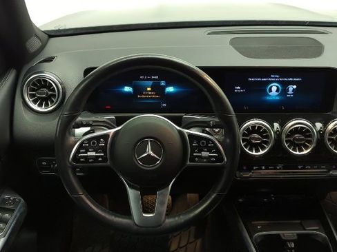 Used 2022 Mercedes-Benz GLB 250 4MATIC image 21