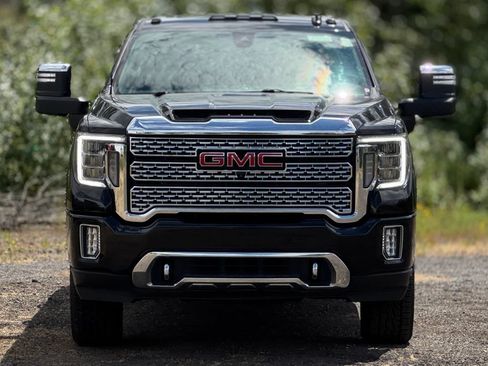Used 2022 GMC Sierra 3500 Denali w/ Denali Black Diamond Edition AWD/4WD image 2