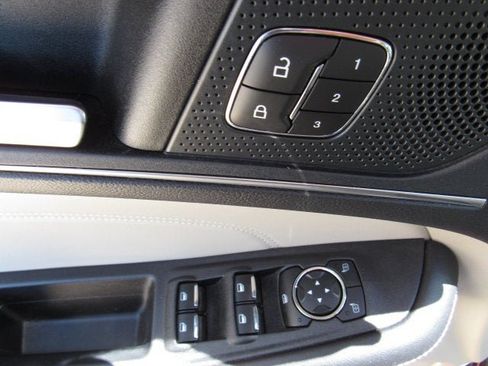Used 2024 Ford Edge Titanium w/ Equipment Group 301A AWD/4WD image 9