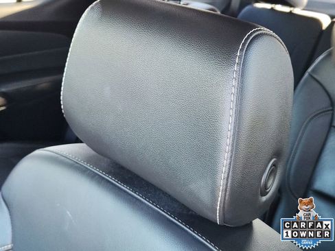 Used 2023 Chevrolet Traverse LT w/ Rear Camera Mirror Package image 19