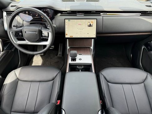 Certified 2025 Land Rover Range Rover SE AWD/4WD image 16