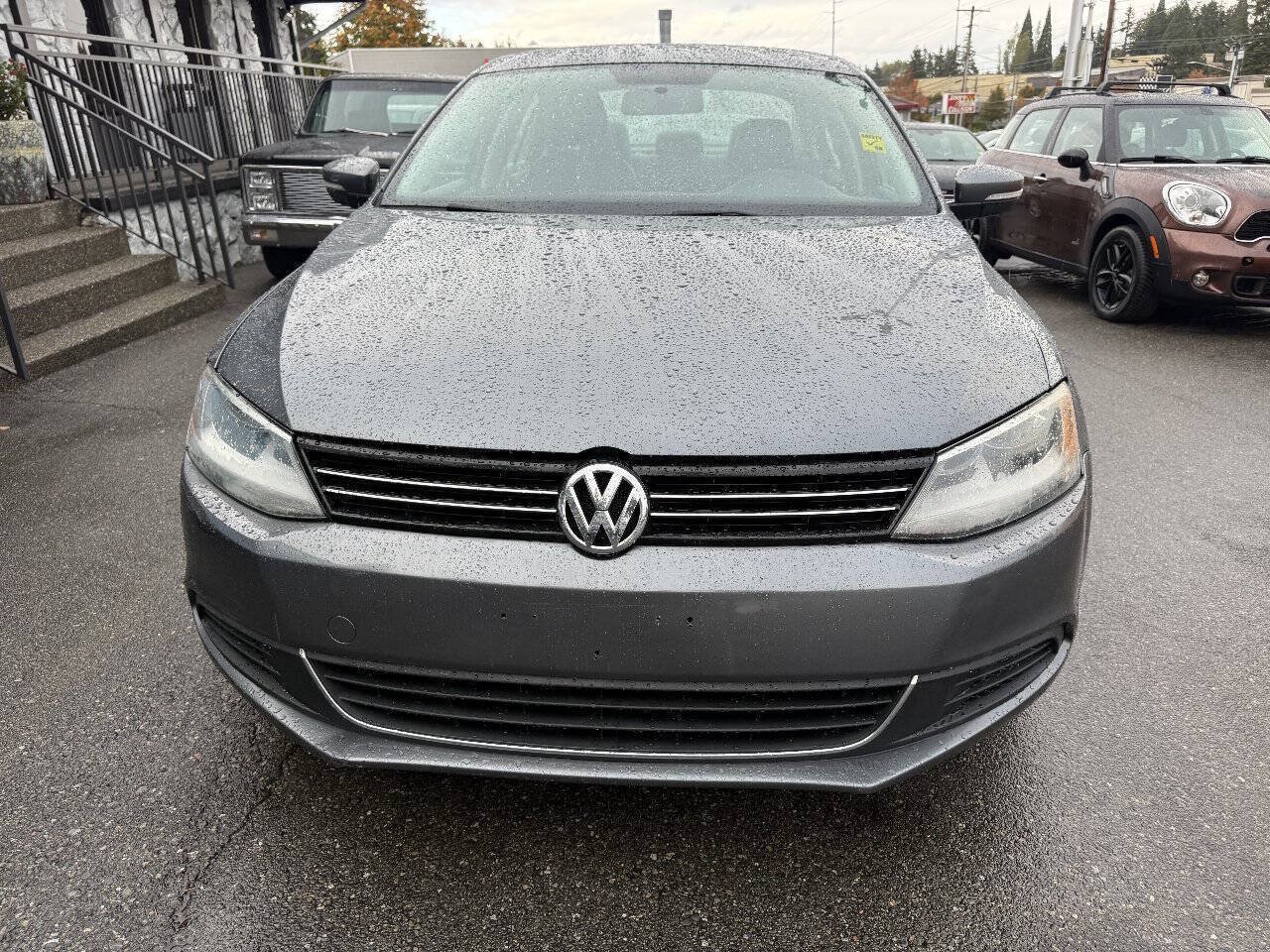 Used 2013 Volkswagen Jetta SE FWD image 2
