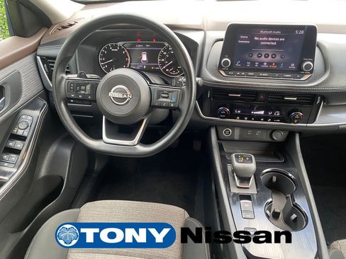 Used 2023 Nissan Rogue SV FWD image 12