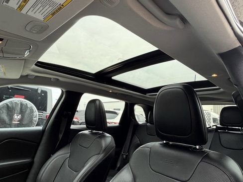 Used 2021 Jeep Cherokee Limited image 15