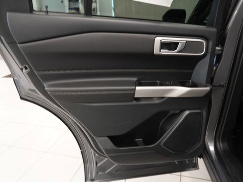 Used 2023 Ford Explorer XLT AWD/4WD image 24