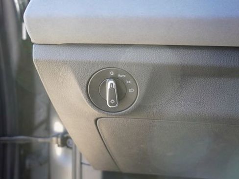 Used 2025 Volkswagen Jetta SE FWD image 20