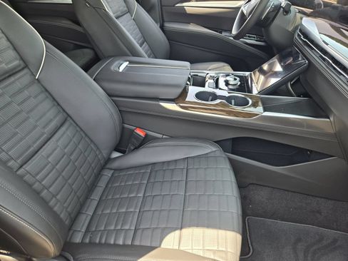 New 2026 Cadillac Escalade Platinum Luxury w/ LPO, Radiant Package AWD/4WD image 14