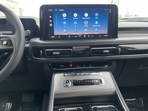 Used 2025 Lincoln Aviator AWD image 36