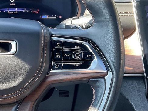 Used 2023 Jeep Grand Cherokee Summit w/ Luxury Tech Group V AWD/4WD image 18
