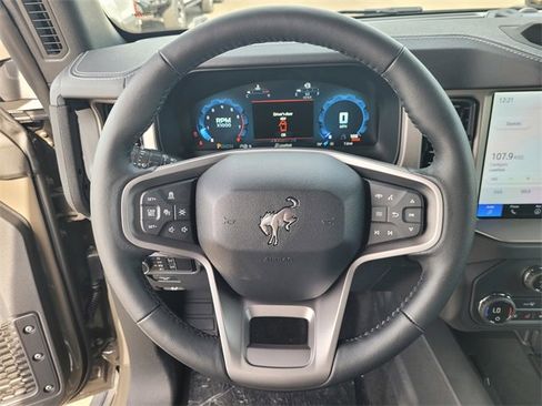 New 2025 Ford Bronco Outer Banks image 9