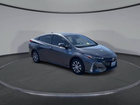 Certified 2022 Toyota Prius Prime XLE FWD image 3