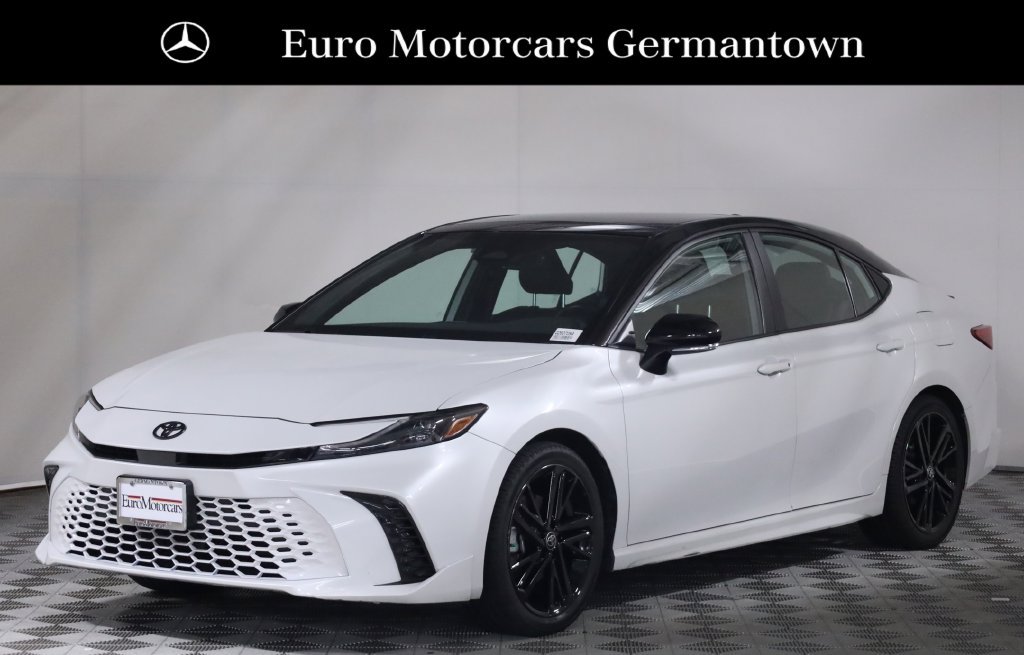 Used 2025 Toyota Camry XSE FWD image 3