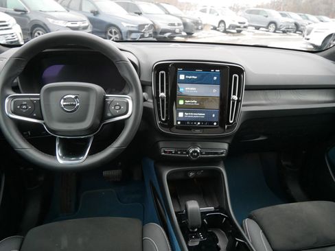 Certified 2022 Volvo C40 P8 Recharge Ultimate image 13