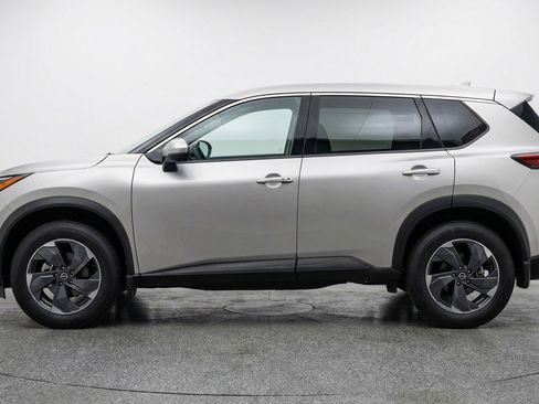 Used 2025 Nissan Rogue SV image 5