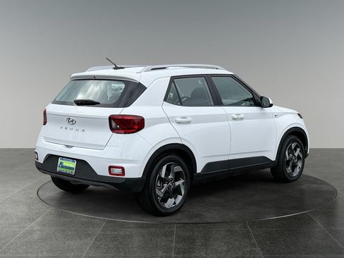 Used 2025 Hyundai Venue SEL FWD image 9