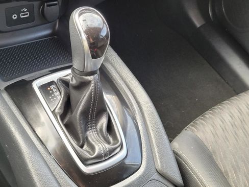 Used 2018 Nissan Rogue SV image 29