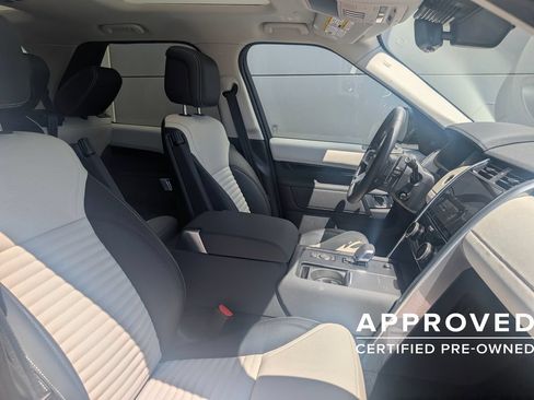 Used 2025 Land Rover Discovery S AWD/4WD image 12
