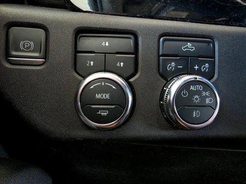 Used 2024 GMC Sierra 2500 SLE w/ SLE Value Package; AWD/4WD image 34
