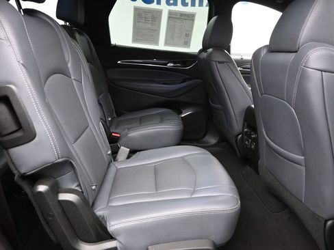 Used 2024 Buick Enclave Premium image 9