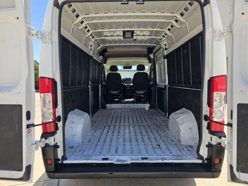 Used 2025 RAM ProMaster 2500 w/ Convenience Group FWD image 10