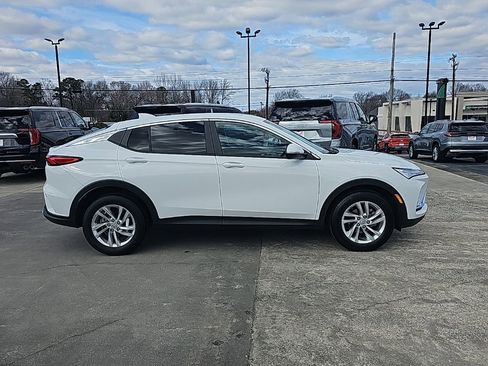 Certified 2024 Buick Envista Preferred w/ Convenience I Package image 2