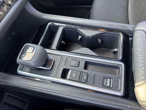 Used 2024 Nissan Pathfinder SV FWD image 19