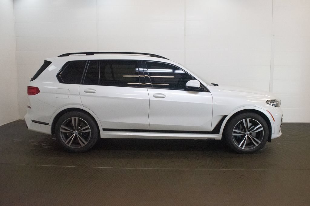 Used 2022 BMW X7 M50i AWD/4WD image 3