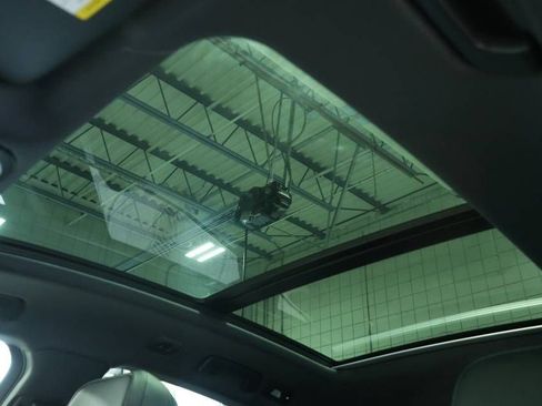 New 2025 Porsche Macan image 36