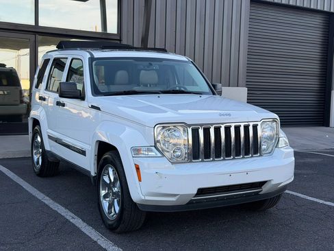 Used 2011 Jeep Liberty Limited w/ Tire & Wheel Group RWD image 14