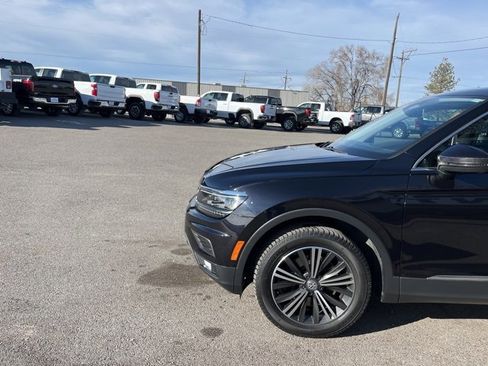 Used 2018 Volkswagen Tiguan SEL Premium image 4
