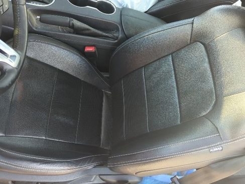 Used 2022 Ford Mustang Premium image 11