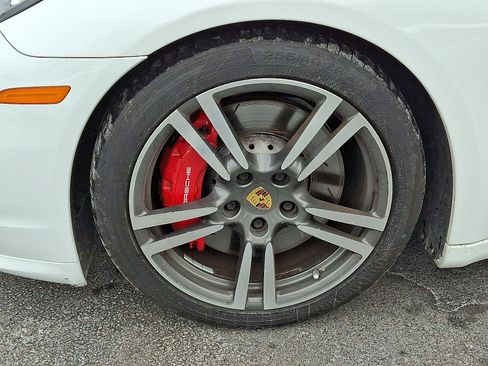 Used 2015 Porsche Panamera GTS image 9