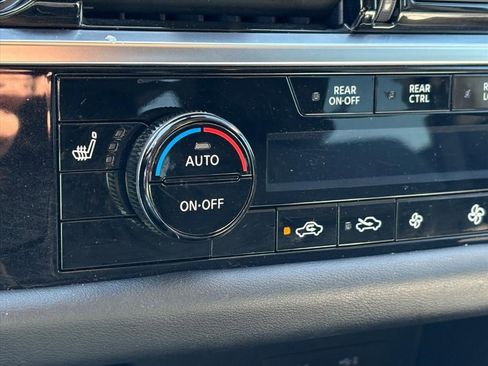 Used 2024 Nissan Pathfinder SV image 13