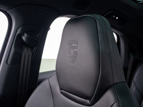 Used 2024 Porsche Cayenne S AWD/4WD image 32