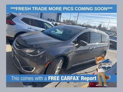 Used 2018 Chrysler Pacifica Touring-L w/ Tire & Wheel Group