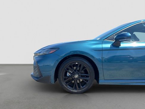 Used 2025 Toyota Camry SE w/ Convenience Package image 28