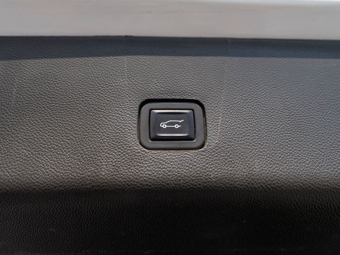 Used 2023 Chevrolet Traverse LT AWD/4WD image 10