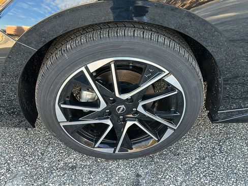 New 2025 Nissan Sentra SR w/ SR Premium Package FWD image 6