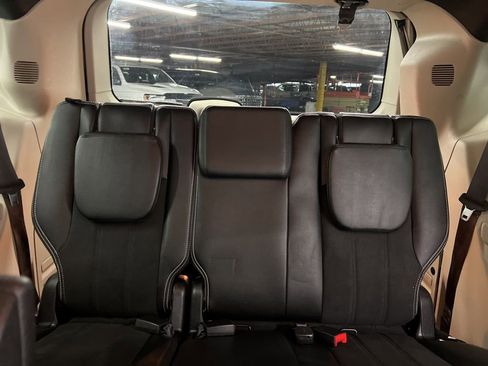 Used 2019 Dodge Grand Caravan SXT image 15