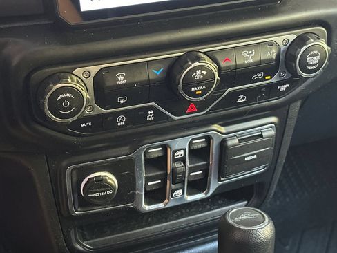 Used 2023 Jeep Gladiator Sport AWD/4WD image 19
