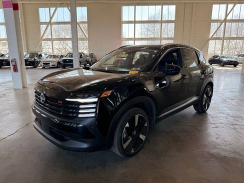 Used 2025 Nissan Kicks SR w/ SR Premium Package image 7