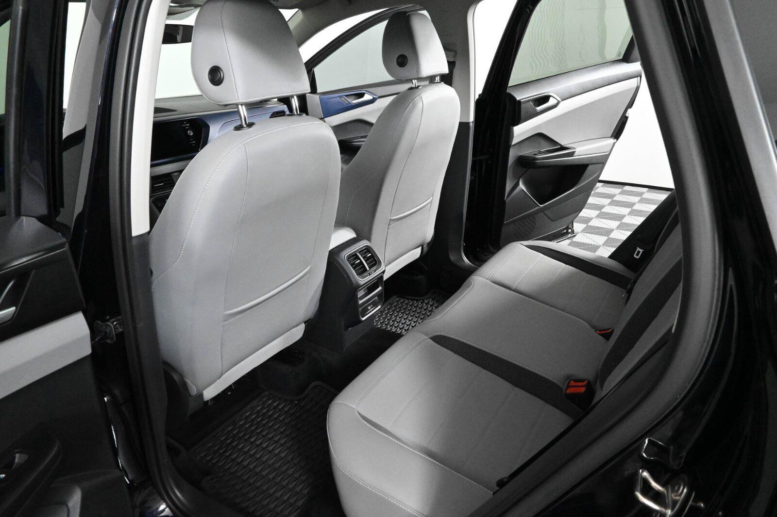 Certified 2023 Volkswagen Taos SE FWD image 14