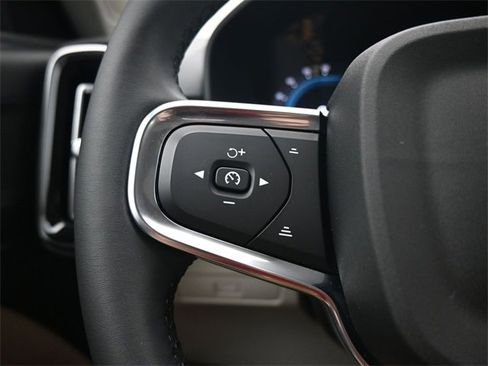 Used 2024 Volvo XC40 B5 Plus w/ Protection Package Premier image 25