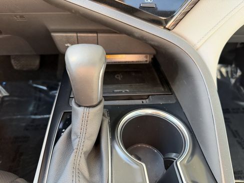 Used 2020 Toyota Camry XLE image 20