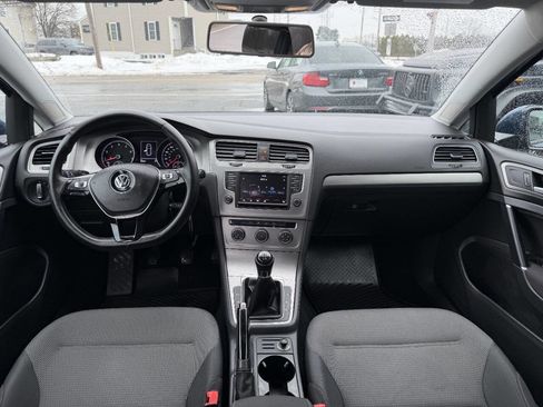 Used 2016 Volkswagen Golf S image 23