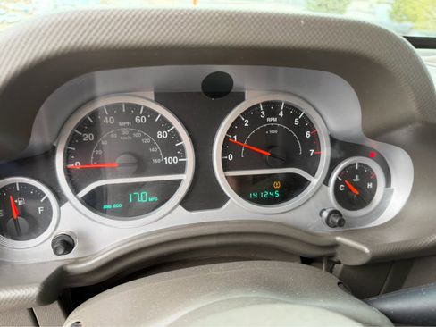 Used 2010 Jeep Wrangler Unlimited Sport image 20