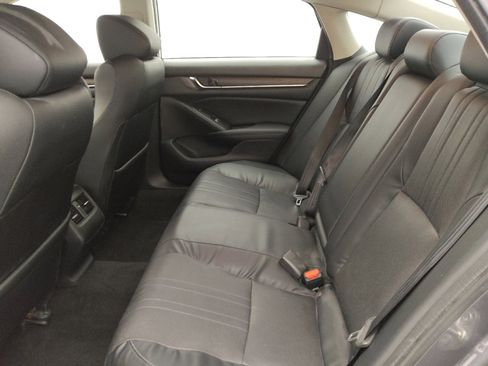 Used 2018 Honda Accord Touring image 18